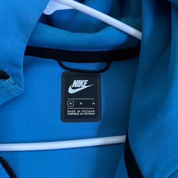 Nike Sportswear Tech Size Medium - Picture 2 of 2